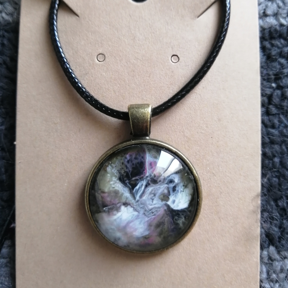 ⚪ Round Necklace ✨